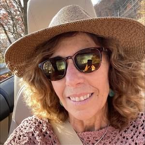 Meet your Posher, Deedee